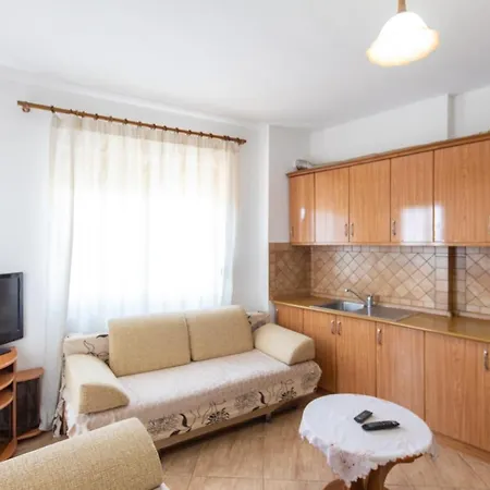 Seaside Retreat - 1 Bedroom By The Apartment *