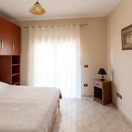 Apartment Seaside Retreat - 1 Bedroom By The Durres