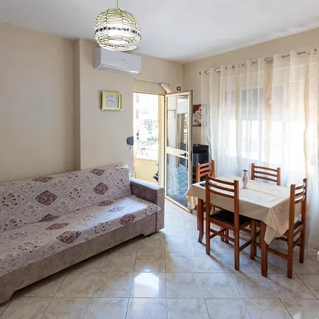 Apartment Seaside Retreat - 1 Bedroom By The *