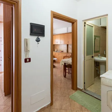 Apartment Seaside Retreat - 1 Bedroom By The